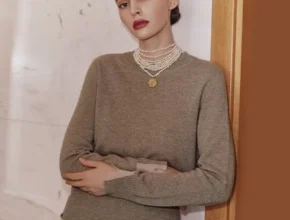 추석명절 사전 구매 칼라거펠트 24FW 울 시스루 풀오버 인기의 비결은?