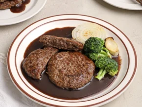 인플루언서가 공개한 방송에서 봤던 정성호 한우 함박스테이크&nbsp; 네벨스톡에서 소개해드립니다.