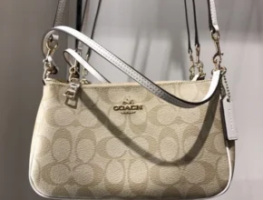 좋은 정보 방송에서 봤던 코치가방  네벨스톡에서 소개해드립니다.