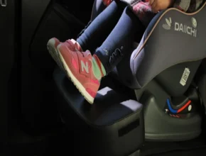 일단 저장해야하는 카시트발받침대 후회하지 않습니다
